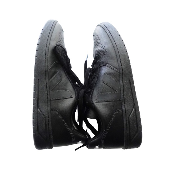 VEJA Men's Sneaker Size 9 V-10 Low-Top ALL BLACK Leather EU 42 - Picture 2 of 7